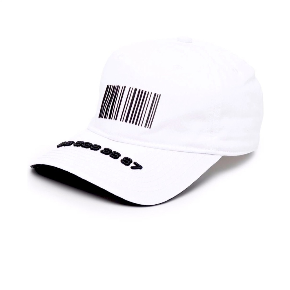 VETEMENTS embroidered barcode-print baseball hat white one size brand new
